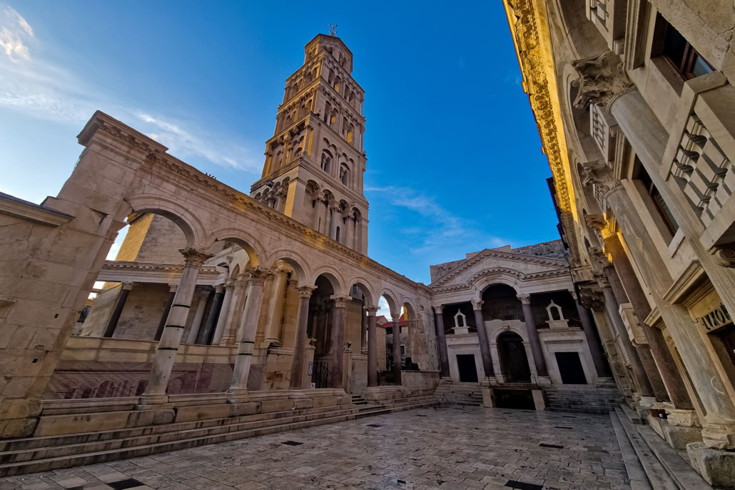 Zicht op de Kathedraal van Sint Domnius en het Paleis van Diocletanius in Split in Kroatië